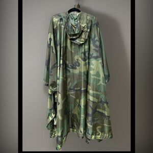 Vtg 1988 US Army Woodland camo wet weather rain poncho